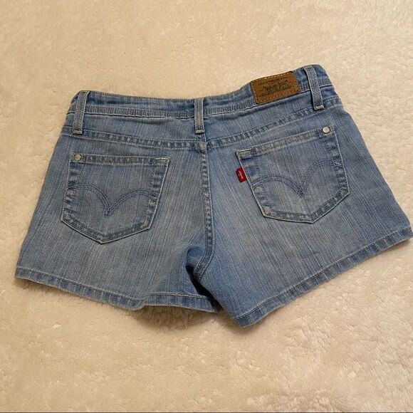 COPY - Levi’s denim shorts light wash size 3🔥 - Picture 4 of 4